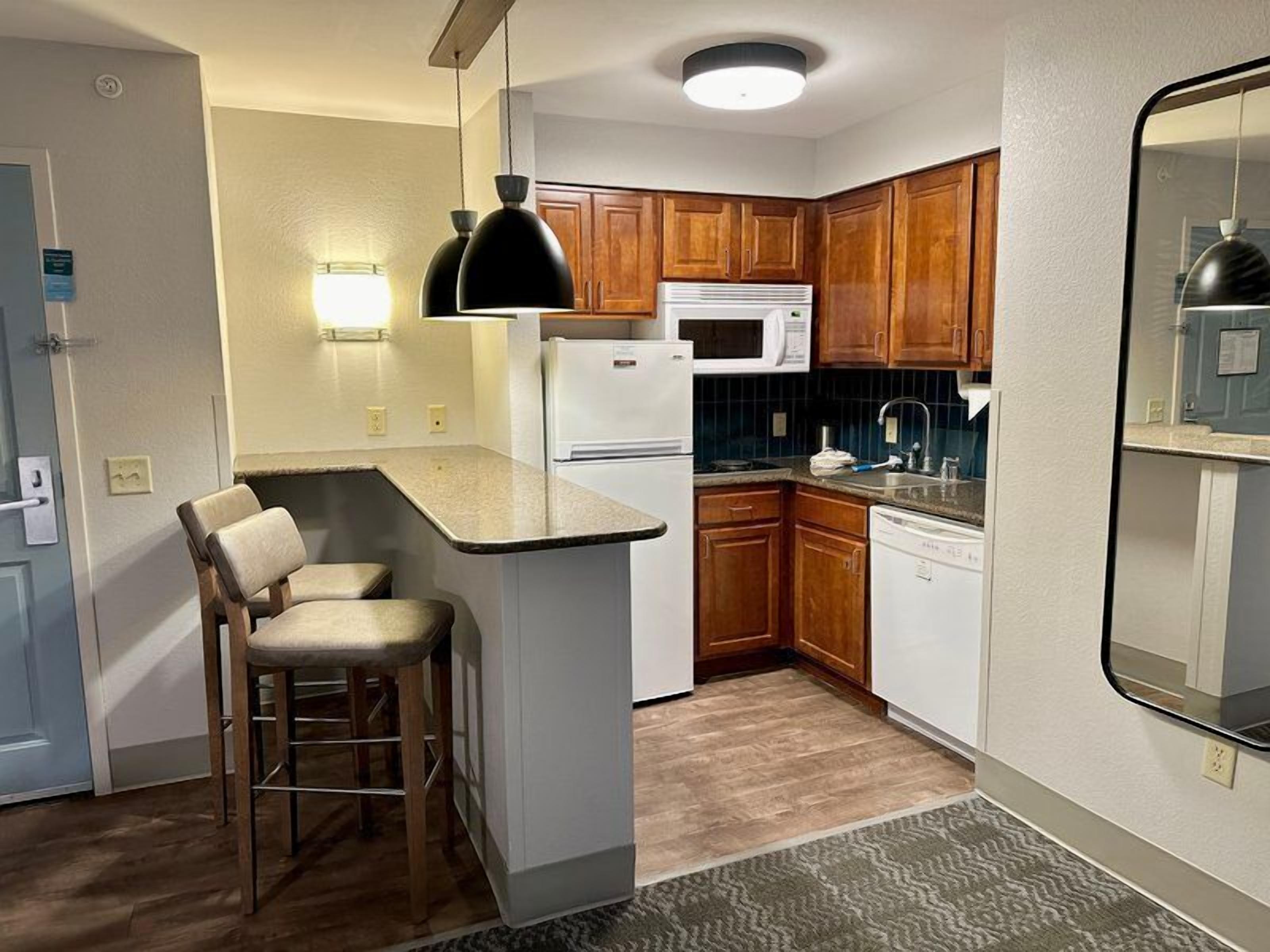 Fridge, microwave, stovetop, dishwasher