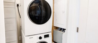 Spacious City Retreat | 2BR 2BA · Free Parking · Quiet Neighbourhood · Kitchener