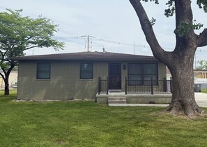 Exterior - Harrison Place - Located on Evansville's Eastside (Evansville)