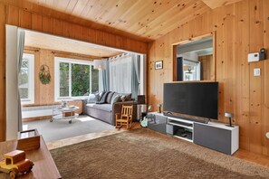 TV, stereo, offices - Getaway, Spa & Nature - L'Odonate (Chertsey)