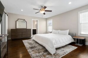 4 habitaciones, tabla de planchar con plancha, wifi y ropa de cama 