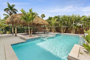 Pool - St. Armands Oasis | Pool, Tiki & Putting Green (Sarasota)