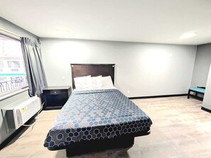 Camera, 1 letto queen, non fumatori | Una scrivania, Wi-Fi gratuito