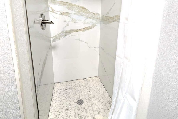 Room, 2 Double Beds, Non Smoking | Bathroom | Towels, soap, shampoo, toilet paper