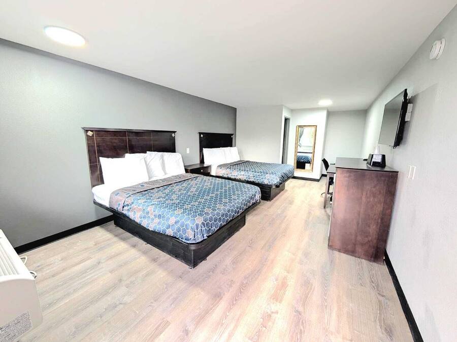 Room, 2 Double Beds, Non Smoking | Desk, free WiFi