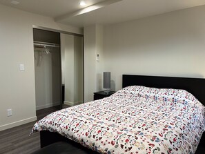 2 bedrooms, free WiFi - New Luxury 2-Bedroom Apt Near Lake Merritt with cool AC (Oakland)