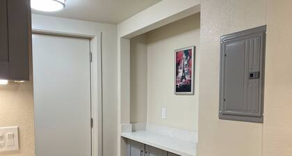 New Luxury 2-Bedroom Apt Near Lake Merritt with AC