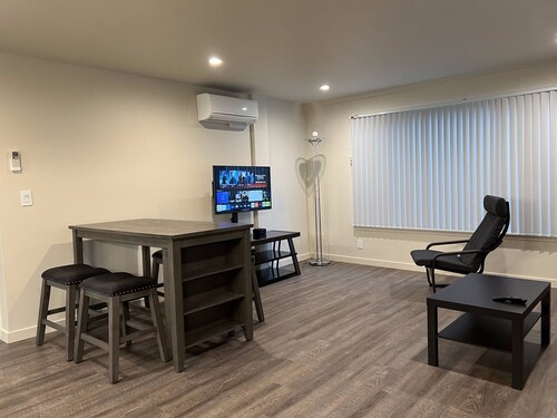 New Luxury 2-Bedroom Apt Near Lake Merritt with AC