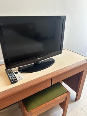 Habitación individual, vistas a la colina | Televisión