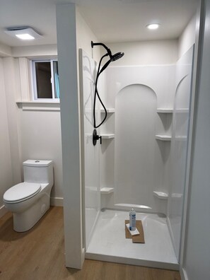 Shower, towels, shampoo - Sunapee Getaway With Lake Sunapee Deeded Lake Access (Sunapee)