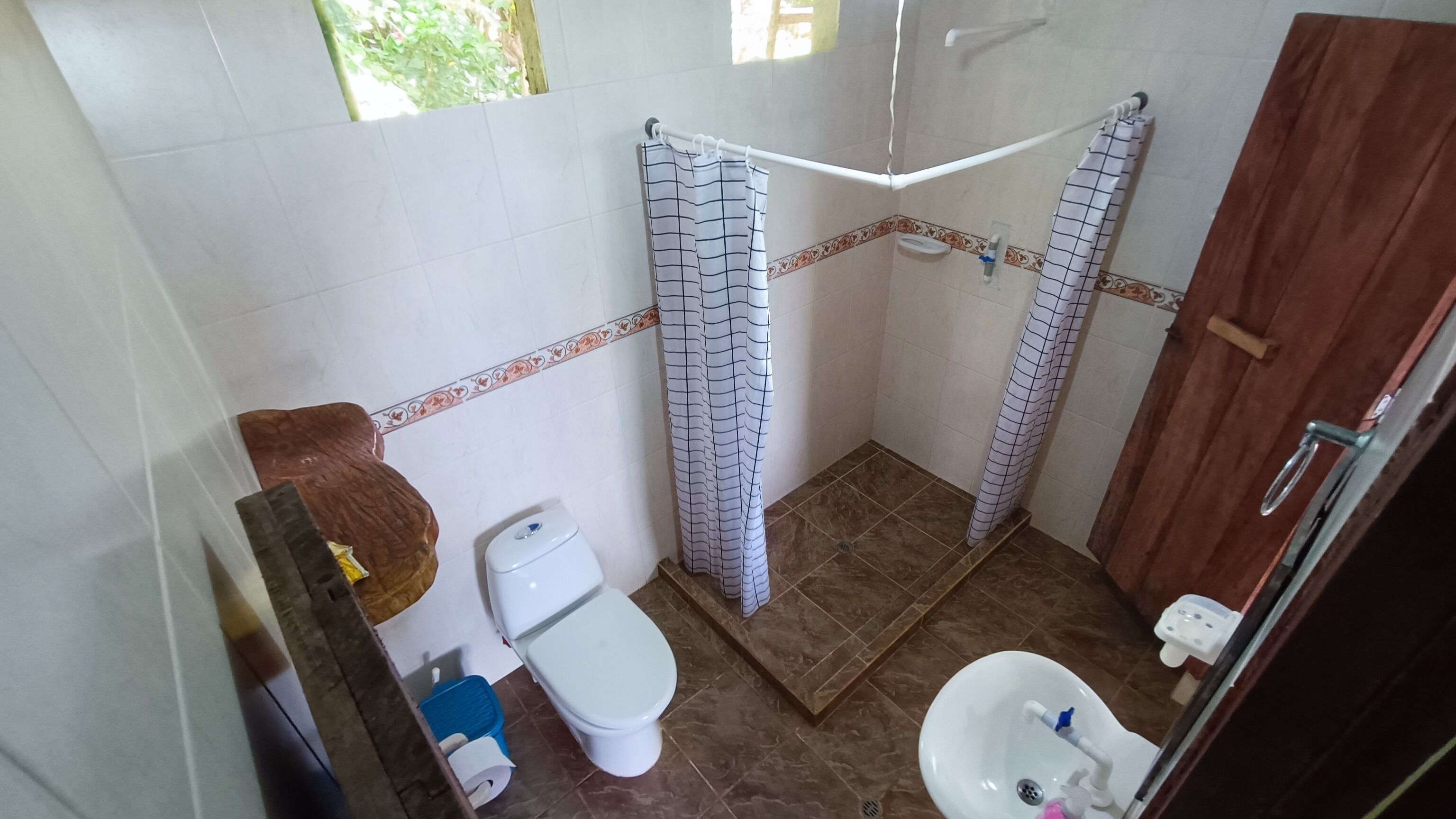 Dusche, Handtücher, Seife, Toilettenpapier