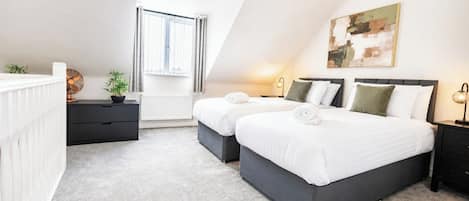 3 bedrooms, iron/ironing board, internet, bed sheets