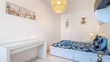 Desk, iron/ironing board, travel cot, WiFi