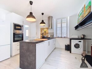 Private kitchen - La petite Maison Rouge, Charm and Nature in Béarn (Igon)