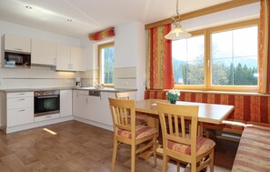 Réfrigérateur, plaque de cuisson, lave-vaisselle, cafetière/bouilloire