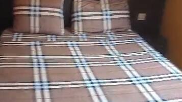 5 bedrooms, free WiFi, bed sheets