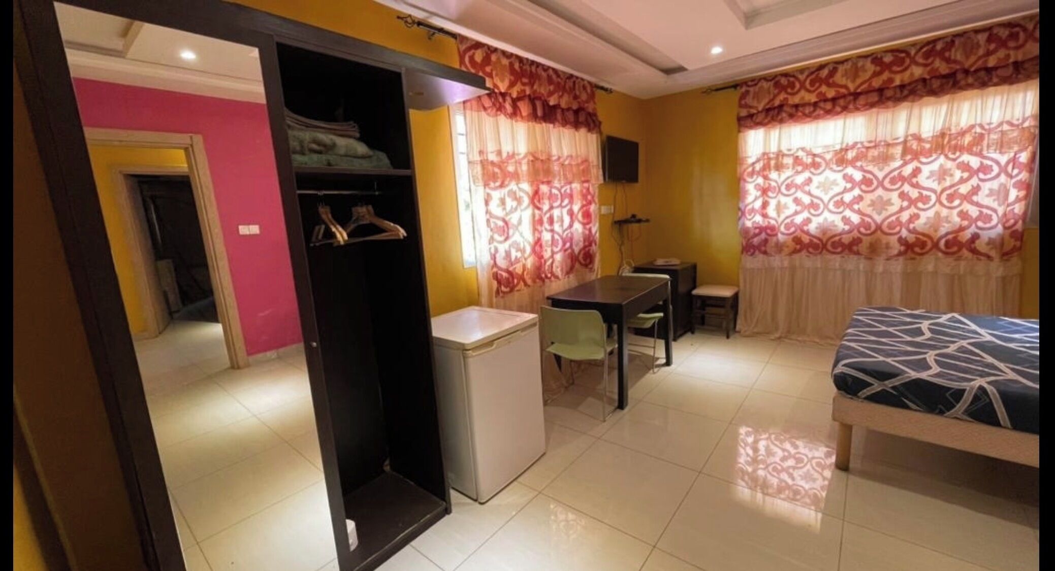 5 bedrooms, free WiFi, bed sheets