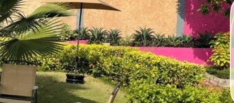 Spacious 5-bedroom villa in charming Conakry with AC