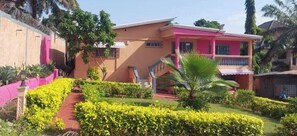 Property grounds - Villa Fatou Sow - Junior Suite - First Floor  - R21 (Conakry)