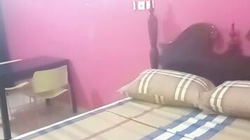 5 bedrooms, free WiFi, bed sheets