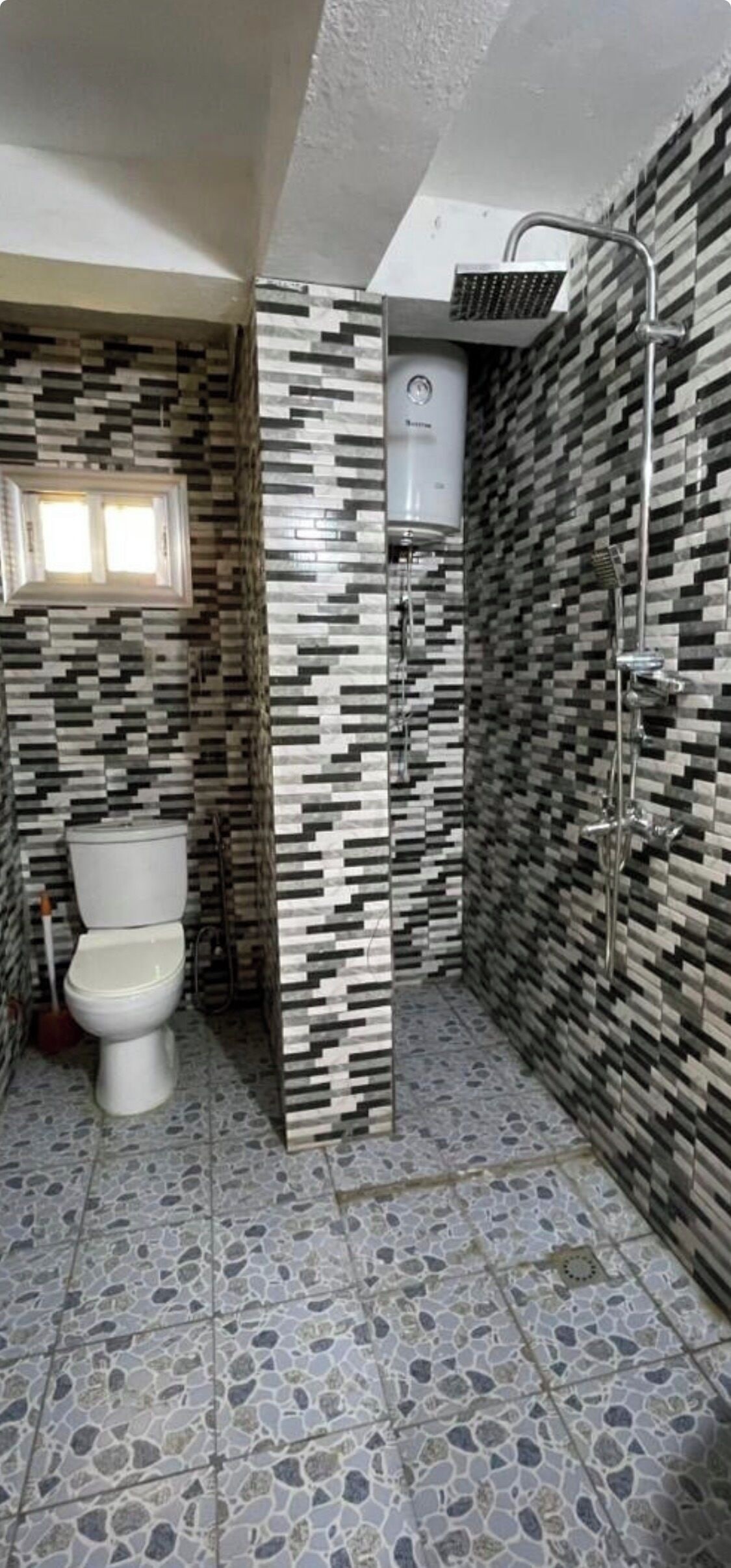 Serviettes fournies, savon, papier toilette