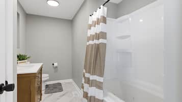 Serviettes fournies, savon, papier toilette