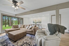 Smart TV, fireplace - Modern Mountain Luxury, Stunning Views, Brand New Everything (Graeagle)