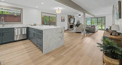 Modern Mountain Luxury, Stunning Views, Brand New Everything