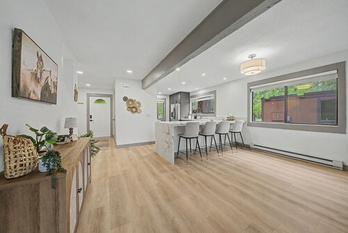Modern Mountain Luxury, Stunning Views, Brand New Everything