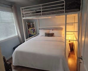 Iron/ironing board, Internet, bed sheets