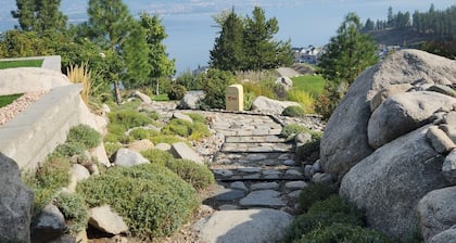 Lake-Views | Private Balcony | Pet Friendly Lacasa