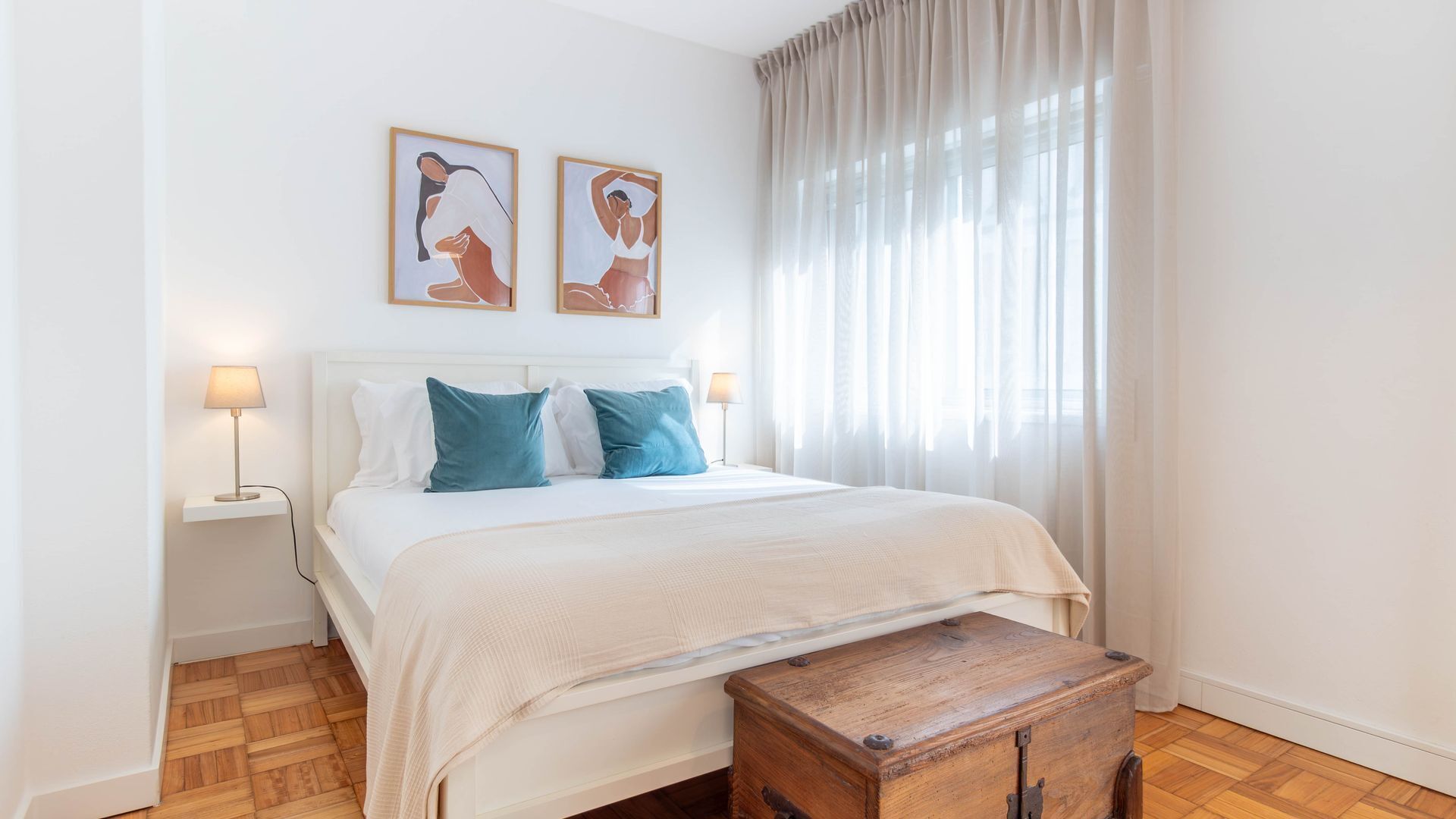 Iron/ironing board, free WiFi, bed sheets