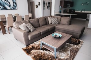 TV - Jaco Bay Luxury Apt, 5 min to Beach, Amazing pool (Jaco)