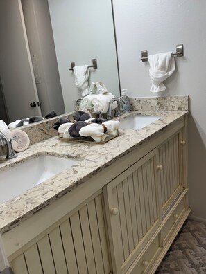 Bathroom - Playa Buena, Where the Pacific  Begins Your Day-A Reimagined Coastal Retreat! (Oceanside)