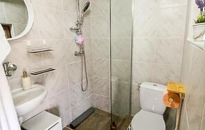 Shower, hair dryer - Pet friendly home in Karlovac with WiFi (Karlovac)