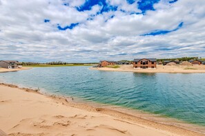 On the beach - NEW*Lakefront-Games-Beach + Kayaks-WI Dells (New Lisbon)
