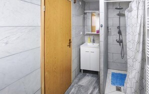 Douche, sèche-cheveux