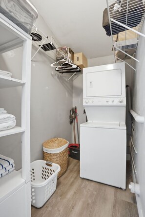 Towels, soap, toilet paper - Modern Poolside Retreat, Sauna Near Beach (Delray Beach)