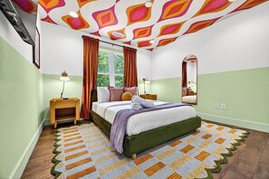 Desk, iron/ironing board, travel cot, WiFi - Outdoor Games • Hot Tub • Firepit • Grill • Sauna (Asheville)