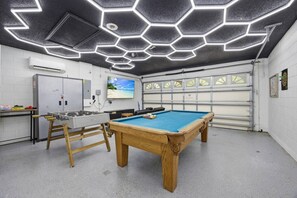 Games room - Lakefront Pool Home | Disney | 16+ Guests | Spa (Davenport)