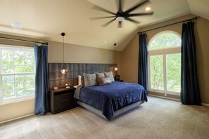 5 bedrooms, in-room safe, iron/ironing board, free WiFi - Luxury 5BR Retreat Near KC World Cup Matches Sleeps 12+ (Lenexa)