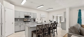 Large 6BR 3BA Home Near AT&T Stadium & Six Flags