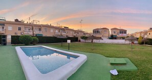 Pool - CasaLimonar.com (Torrevieja)