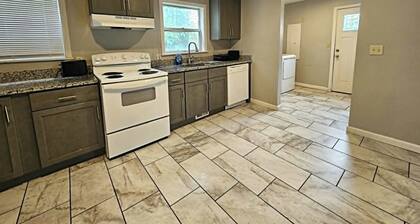 Dayton Dorm Style House 1-43- walk to University of Dayton