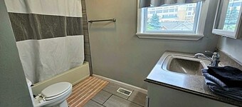 Dayton Dorm Style House 1-43- walk to University of Dayton