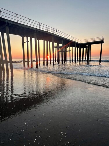 Spacious 3BR 2Bth apt in charming Ocean Grove, steps from the beach & AP!