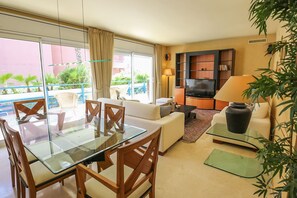 Living area - Apartment Parc Del Mar (Sitges)