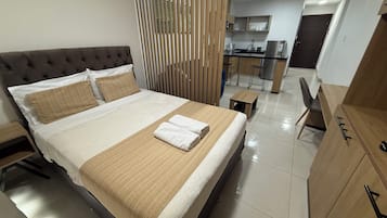 Iron/ironing board, WiFi, bed sheets