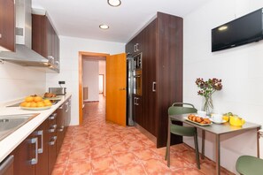 Dishwasher, high chair - Villa Bella Vista I - Six Bedroom Villa, Sleeps 14 (Olivella)