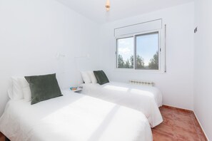 6 bedrooms, iron/ironing board, Internet, bed sheets - Villa Bella Vista I - Six Bedroom Villa, Sleeps 14 (Olivella)